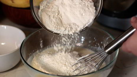 блинчики с рыбой и сырным соусом