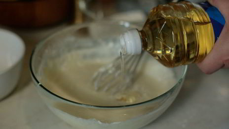 блинчики с рыбой и сырным соусом