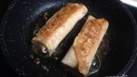 блинчики с творогом и замороженной клубникой