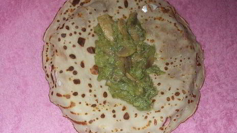 блинчики с зеленым паштетом из брокколи, зеленой фасоли и шампиньонов