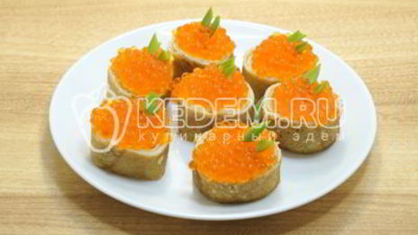 блины с красной икрой