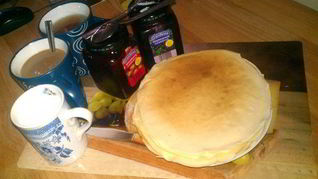 Блины с ликером и черной смородиной