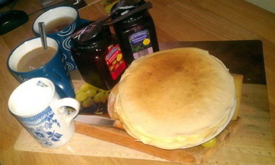 Рецепт блинов с ликером и черной смородиной