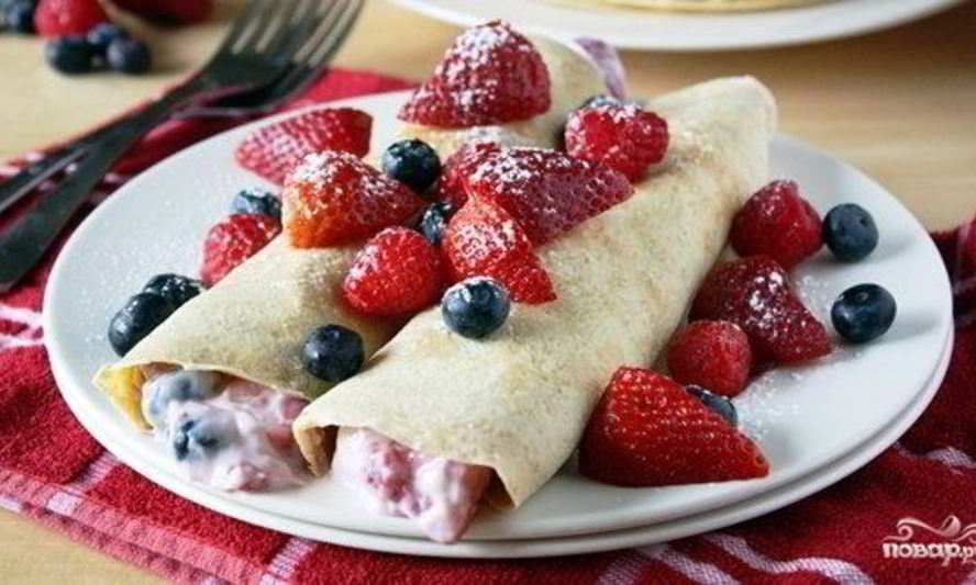 Рецепт блинов с начинкой из йогурта и ягод