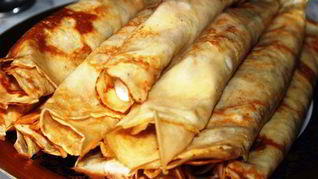 Блины с творогом и ягодами