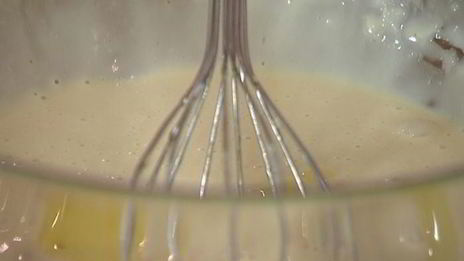 блины с творогом, пореем и семгой под соусом бешамель