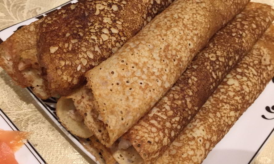 Рецепт дрожжевых блинов с рыбной начинкой