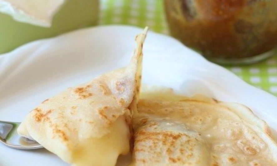 Рецепт французских блинчиков с камамбером и инжирной горчицей