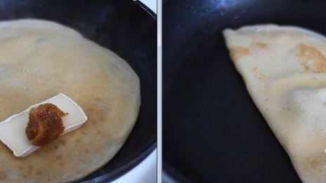 французские блинчики с камамбером и инжирной горчицей