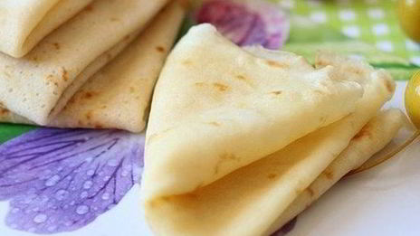 французские блинчики с камамбером и инжирной горчицей