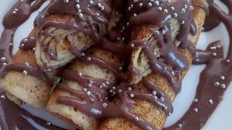 йогуртовые блины с творожно-шоколадным соусом