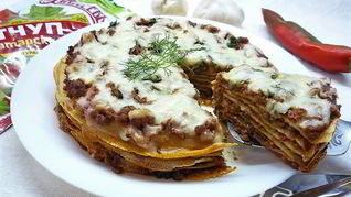 Кукурузные блинчики с начинкой болоньез