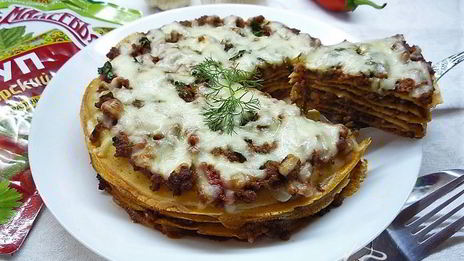 кукурузные блинчики с начинкой болоньез