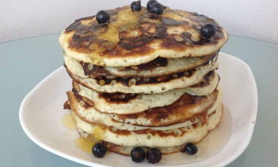 Рецепт панкейков с черной смородиной