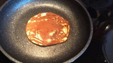 панкейки с черной смородиной