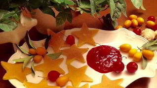 Панкейки с имбирным ароматом и с соусом из красной смородины