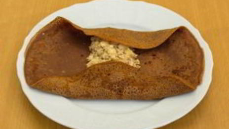 шоколадные блинчики с бананами и орехами