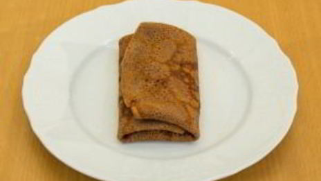 шоколадные блинчики с бананами и орехами