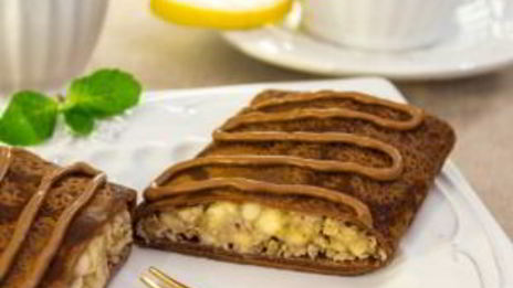 шоколадные блинчики с бананами и орехами