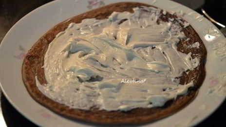 шоколадные блинчики с ягодным соусом