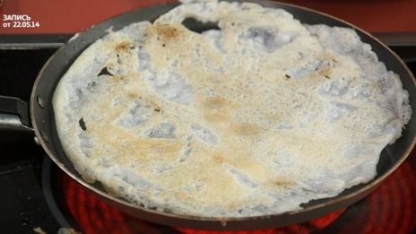 тонкие крахмальные блинчики с фаршем из молодой капусты