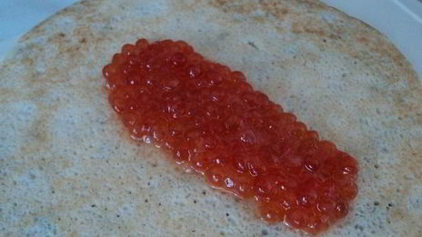 укропные блины с икрой