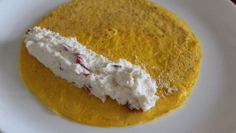 яичные блинчики с творожной начинкой