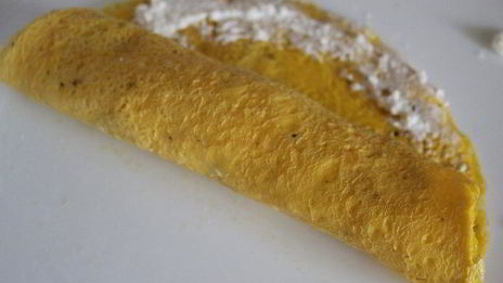 яичные блинчики с творожной начинкой