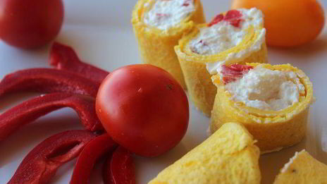 яичные блинчики с творожной начинкой