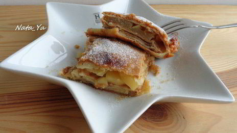 запеченные блинчики с яблоками и сгущенкой