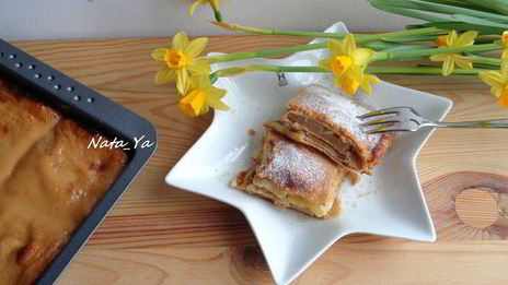 запеченные блинчики с яблоками и сгущенкой