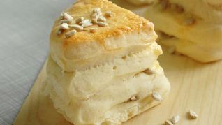 Булочки — башенки из дрожжевого теста на воде без яиц