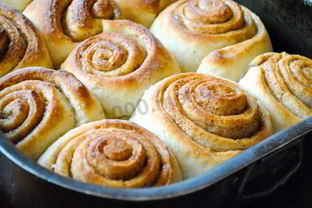 Булочки без молока с корицей