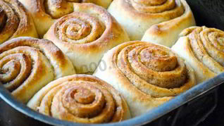 Булочки без молока с корицей