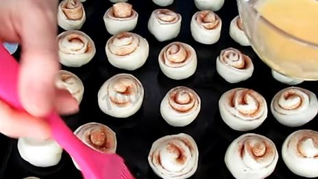 булочки без молока с корицей