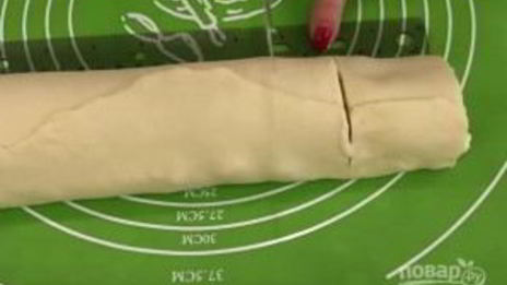 булочки из слоеного теста с творогом и изюмом