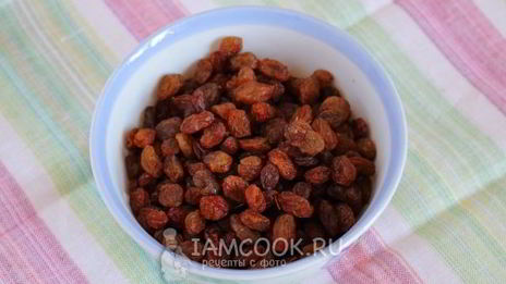 булочки с изюмом из дрожжевого теста