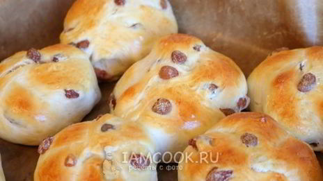 булочки с изюмом из дрожжевого теста