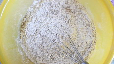 булочки с изюмом из дрожжевого теста