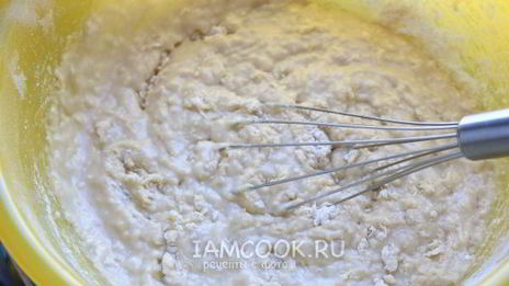 булочки с изюмом из дрожжевого теста