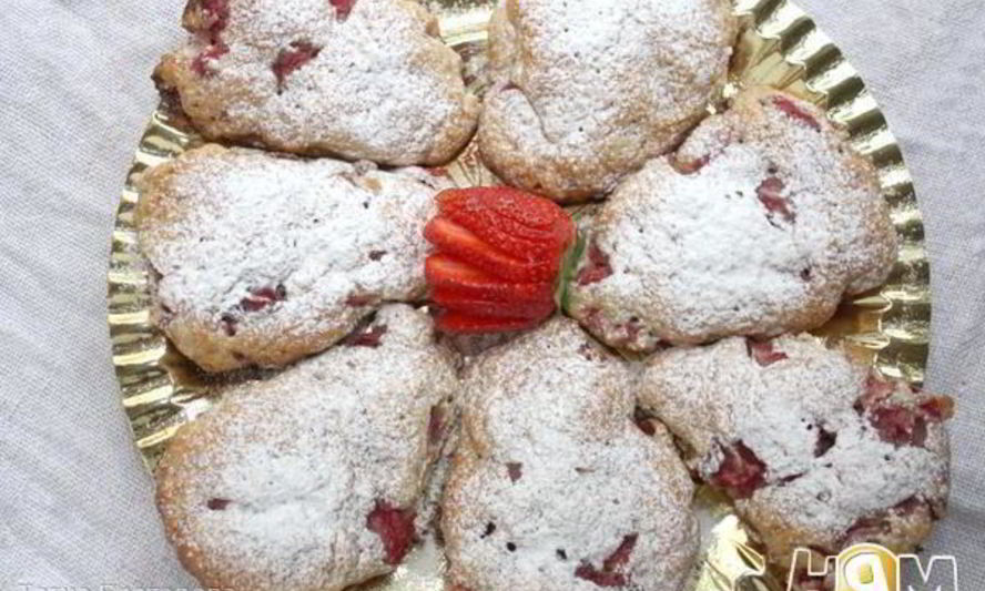 Рецепт булочек с клубникой