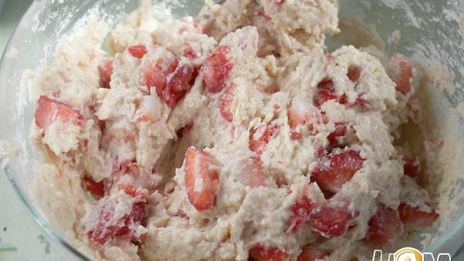 булочки с клубникой