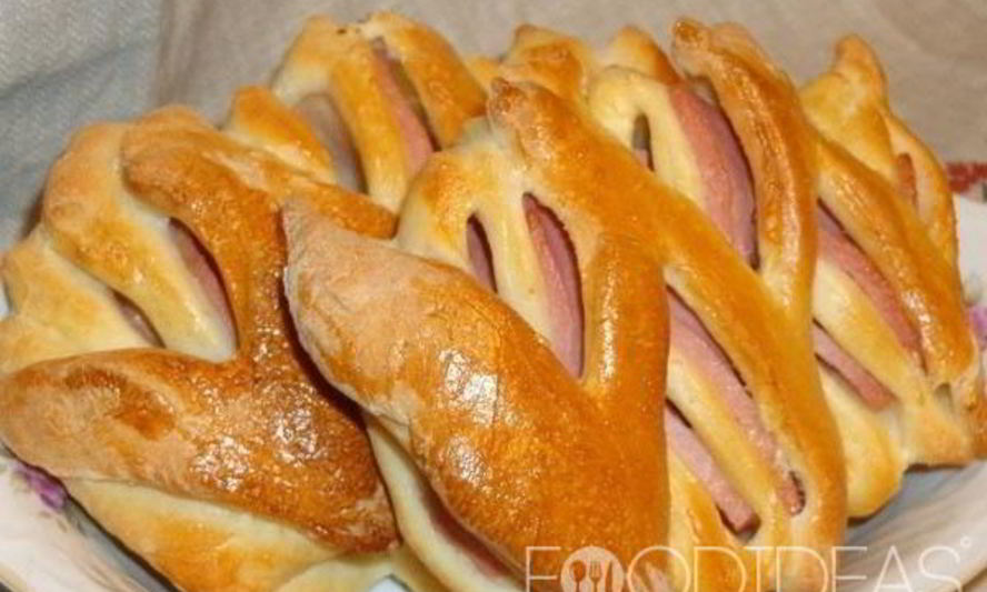 Рецепт булочек с колбасой