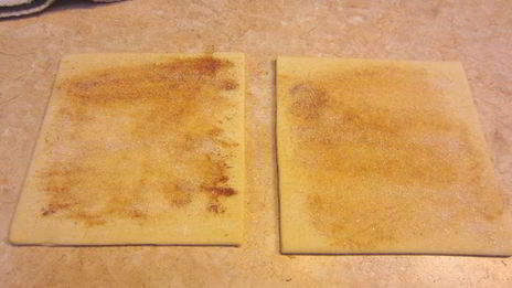 булочки с корицей из слоеного теста