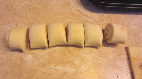 булочки с корицей из слоеного теста