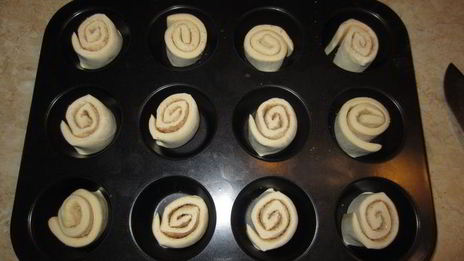 булочки с корицей из слоеного теста