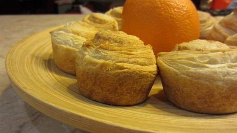 булочки с корицей из слоеного теста