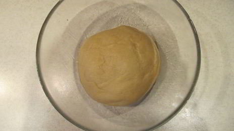 булочки с шоколадом, вишней и песочной крошкой