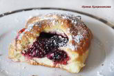 Дрожжевые булочки с ежевикой