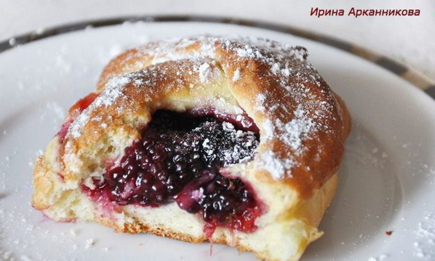Рецепт дрожжевых булочек с ежевикой